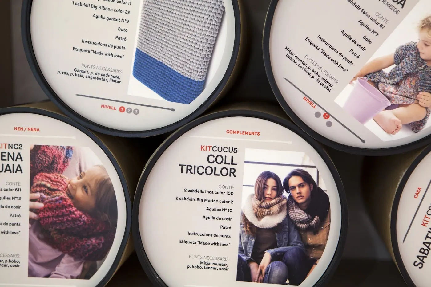 Kits de lana en expositor circular
